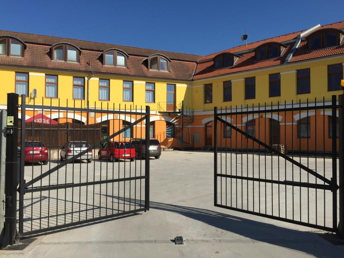 Penzion Resa Spišská Nová Ves エクステリア 写真
